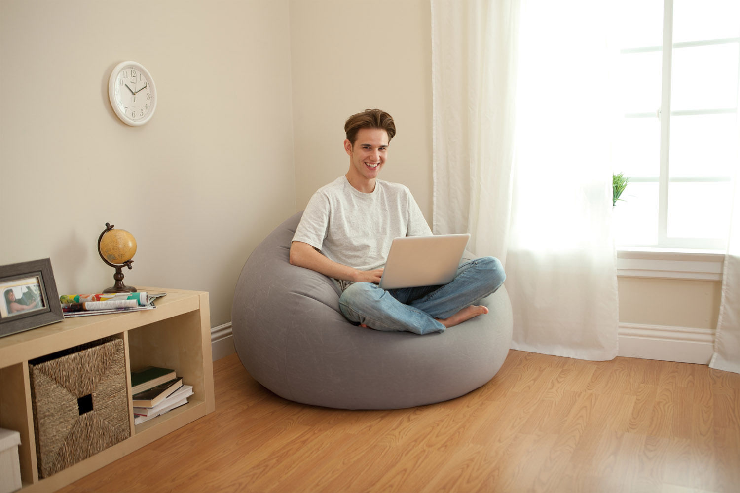 Надувное кресло 114х114х71см "Beanless Bag" серое, 100кг, Intex 68579